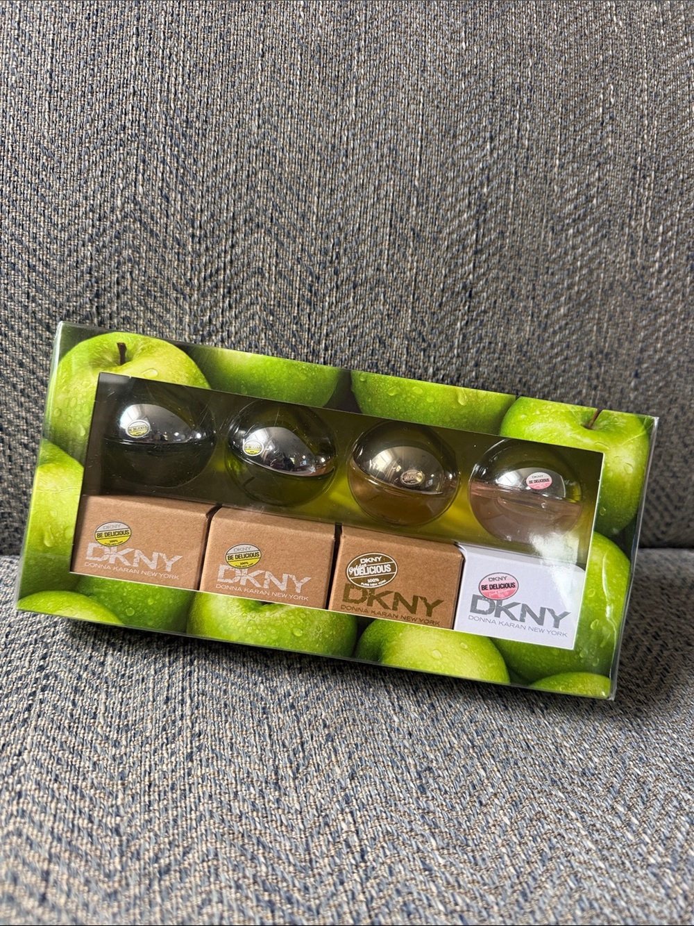 DKNY Set Of 4 x 7 mL Mini Perfumes For Her